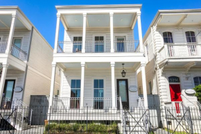 Private 3BR on Carondelet by Hosteeva